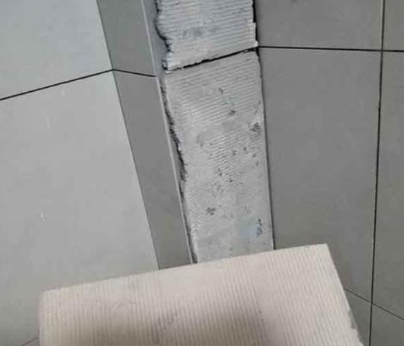 平凉瓷砖空鼓维修公司分享下厨房瓷砖脱落的补救措施。